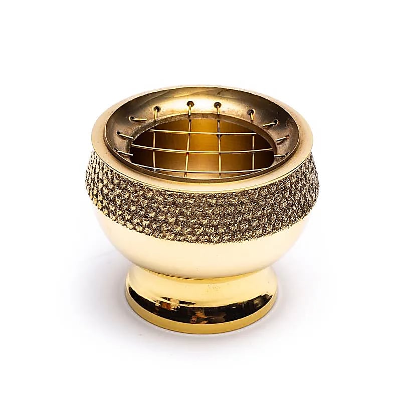 Encensoir professionnel en laiton doré avec grille amovible pour une utilisation sécurisée du charbon et des résines d'encens naturelles.